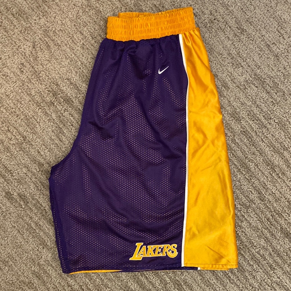 Reversible Nike Lakers Basketball shorts sz XXL like new